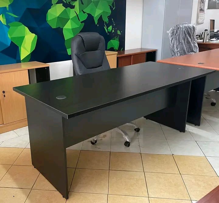 WhatsApp Image 2024-06-16 at 1.37.10 PM (1) Buy 1.4m Executive Desk in Nairobi